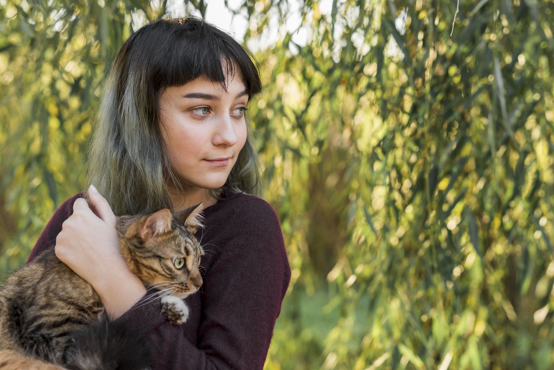 jolie fille avec chat